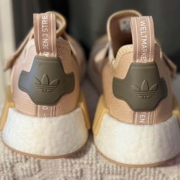Adidas Women's NMD R1 Strap Halo Blush Cloud womens size 7.5 NEW with tag - Picture 4 of 7